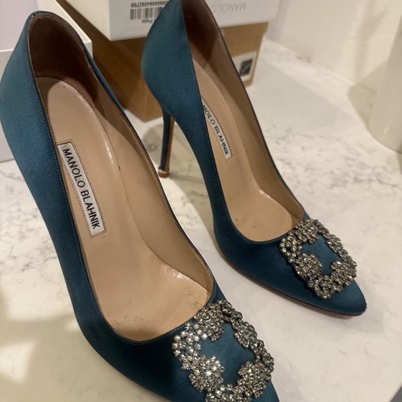 Manolo Blahnik Satin Hangisi - Picture 5 of 7